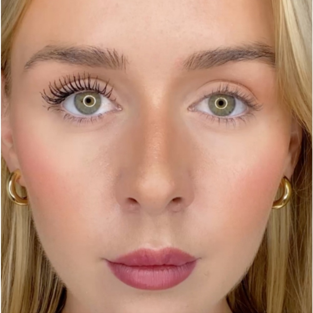IL MAKIAGE BLACK CARD
MASCARALIFT, CURL & LENGTHEN MASCARA - Picture 3 of 6